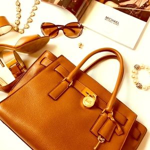 Michael Kors Medium Hamilton Traveler